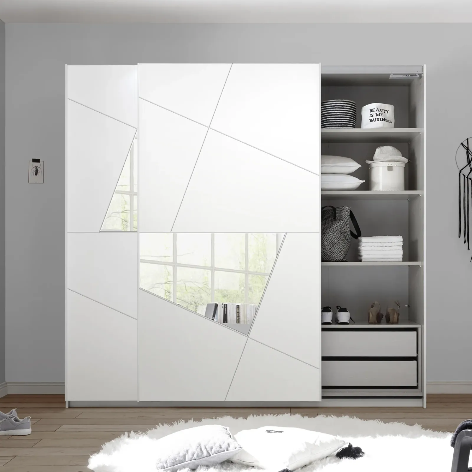 Garnero Arredamenti Armadio Ante A Specchio|Armadio Ante Scorrevoli-Armadio 243x230h cm 2 ante scorrevoli bianco frassinato opaco con serigrafia e specchio Olimpo