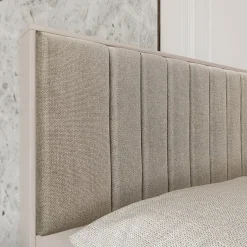 Garnero Arredamenti Letti Matrimoniali|Letti Matrimoniali-Letto matrimoniale 160x200cm imbottito con contenitore beige Emporio