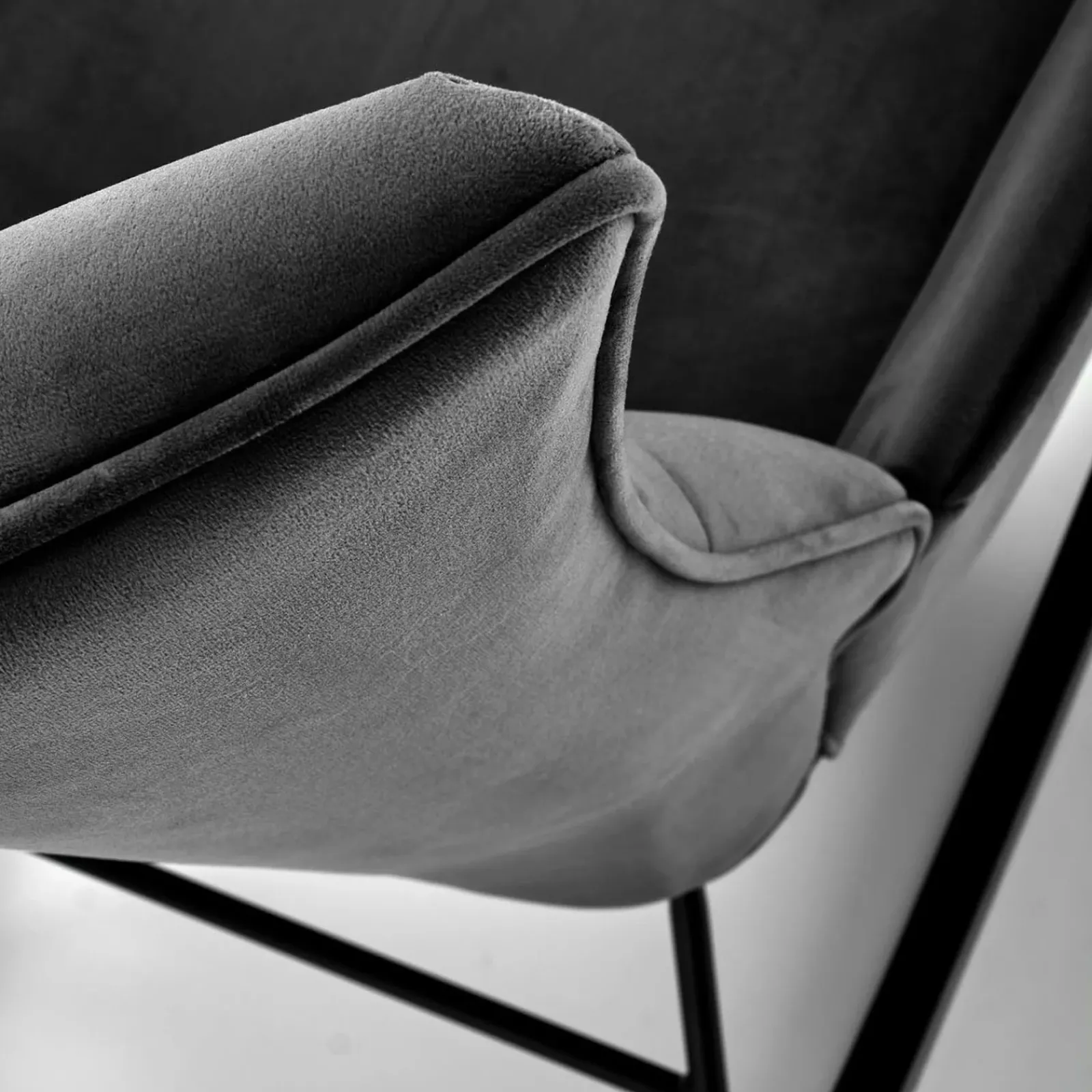 Garnero Arredamenti Poltrone Relax|Poltroncine Imbottite-Poltrona a dondolo relax imbottita in velluto Nanna Nero