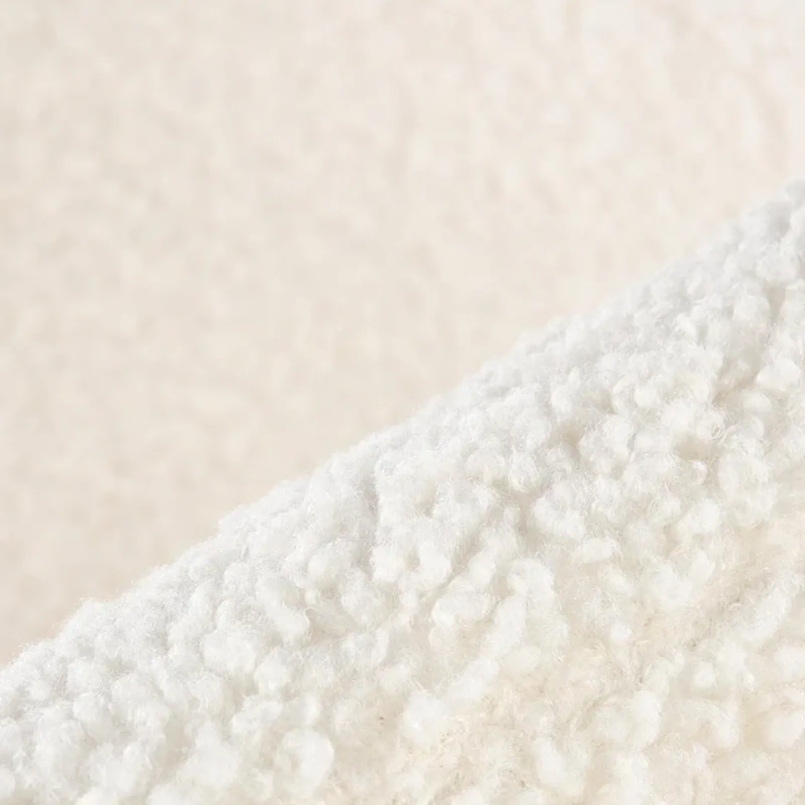 Garnero Arredamenti Poltrone Design|Poltrone Relax-Poltrona da salotto in tessuto panna e acciaio oro Camel