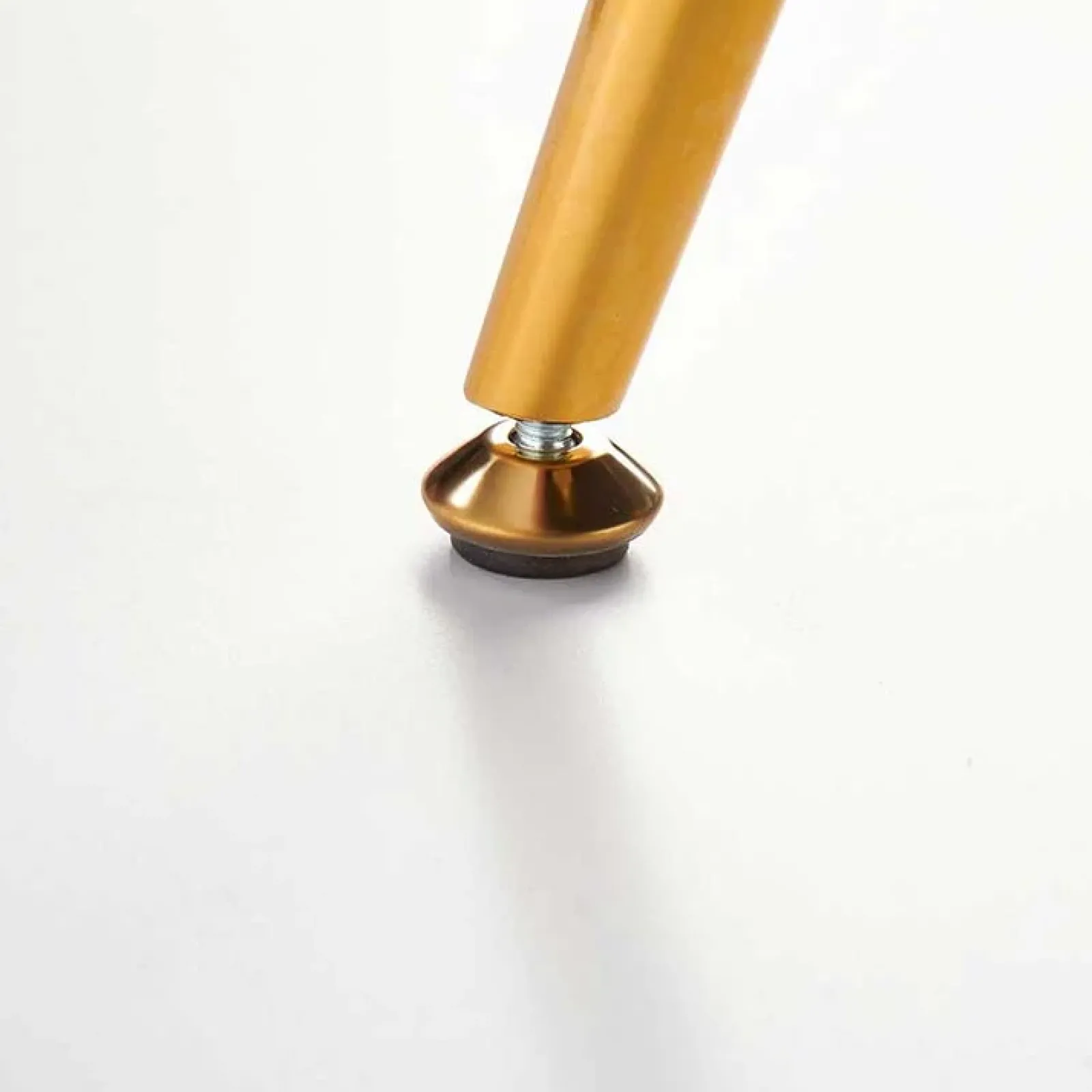 Garnero Arredamenti Poltrone Design|Poltrone Sala D'attesa-Poltrona imbottita in velluto con gambe oro Gabriella Grigio