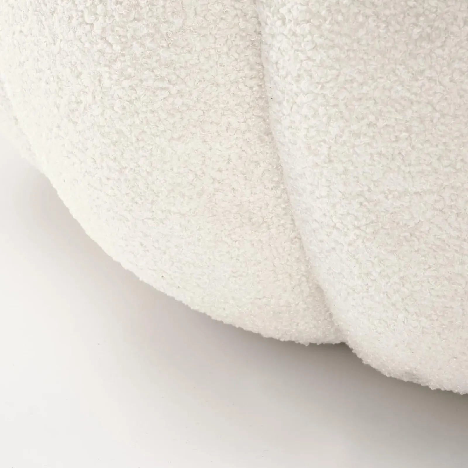 Garnero Arredamenti Poltroncine Imbottite-Poltrona imbottita in tessuto bouclé design moderno color Coccoluna Crema