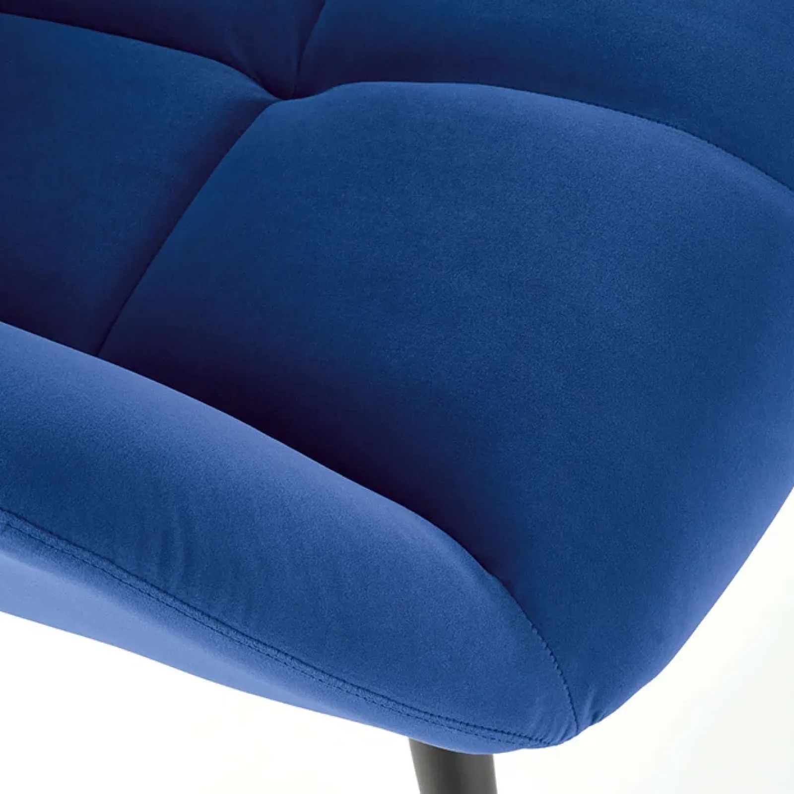 Garnero Arredamenti Poltrone Design|Poltrone Relax-Poltrona imbottita in tessuto velluto nero Polly Blu