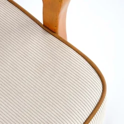 Garnero Arredamenti Poltrone Sala D'attesa|Poltroncine Imbottite-Poltrona moderna design in stoffa beige chiaro e gambe legno noce chiaro Bled