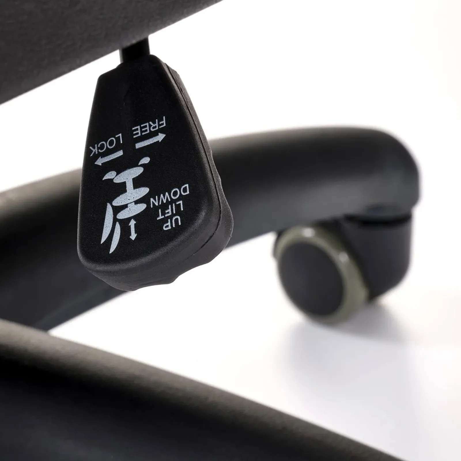 Garnero Arredamenti Sedie Da Ufficio|Sedie Scrivania Ufficio-Sedia da ufficio con braccioli e ruote regolabile imbottita in Marilu Ecopelle Beige