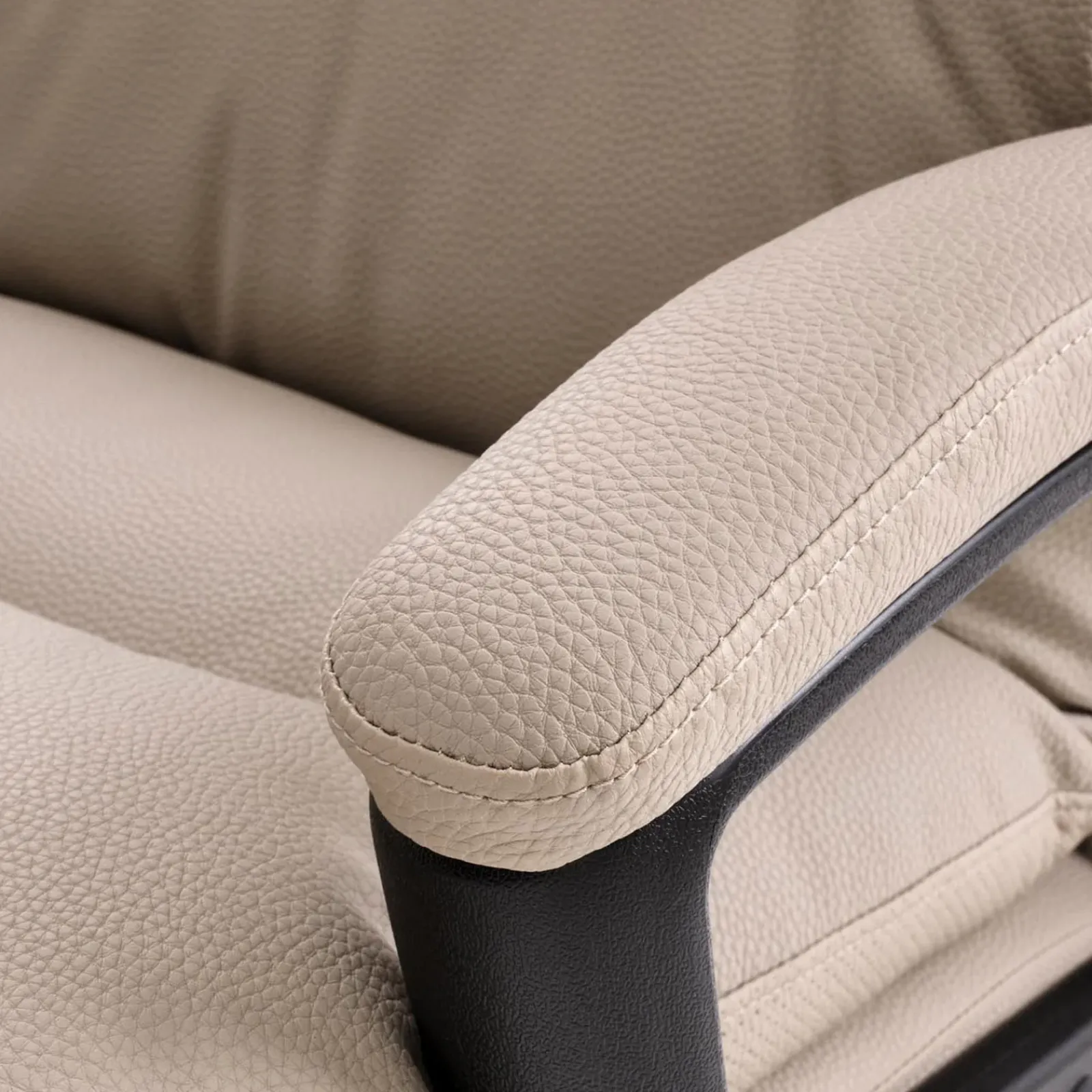 Garnero Arredamenti Sedie Da Ufficio|Sedie Scrivania Ufficio-Sedia da ufficio con braccioli e ruote regolabile imbottita in Marilu Ecopelle Beige