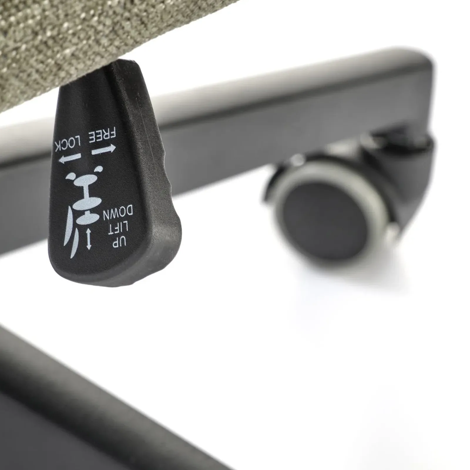 Garnero Arredamenti Sedie Da Ufficio|Sedie Scrivania Ufficio-Sedia da ufficio con ruote e braccioli in tessuto oliva Yara Verde