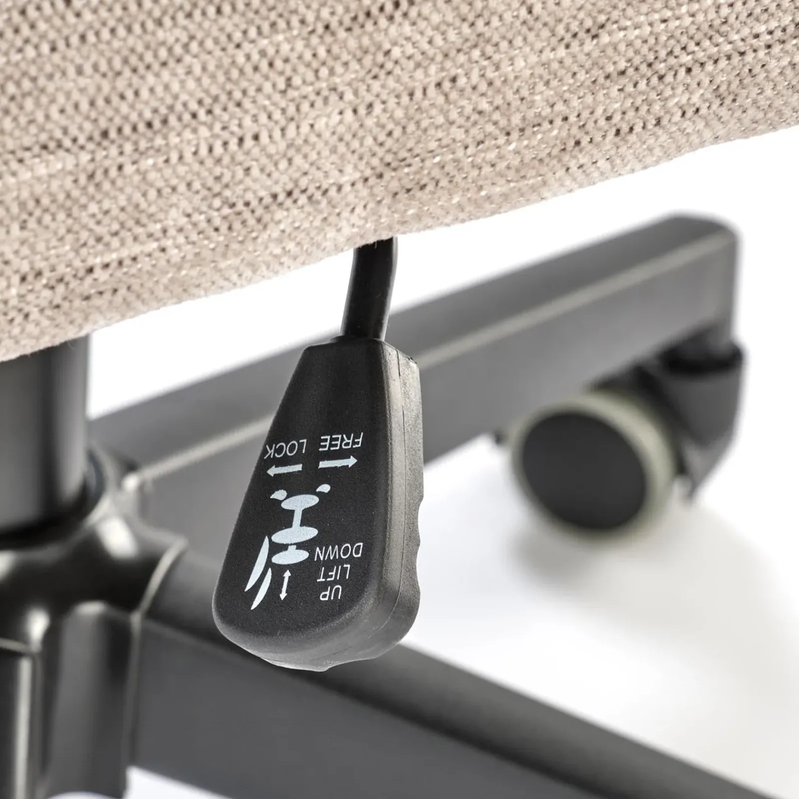 Garnero Arredamenti Sedie Da Ufficio|Sedie Scrivania Ufficio-Sedia da ufficio con ruote e braccioli in tessuto Yara Beige