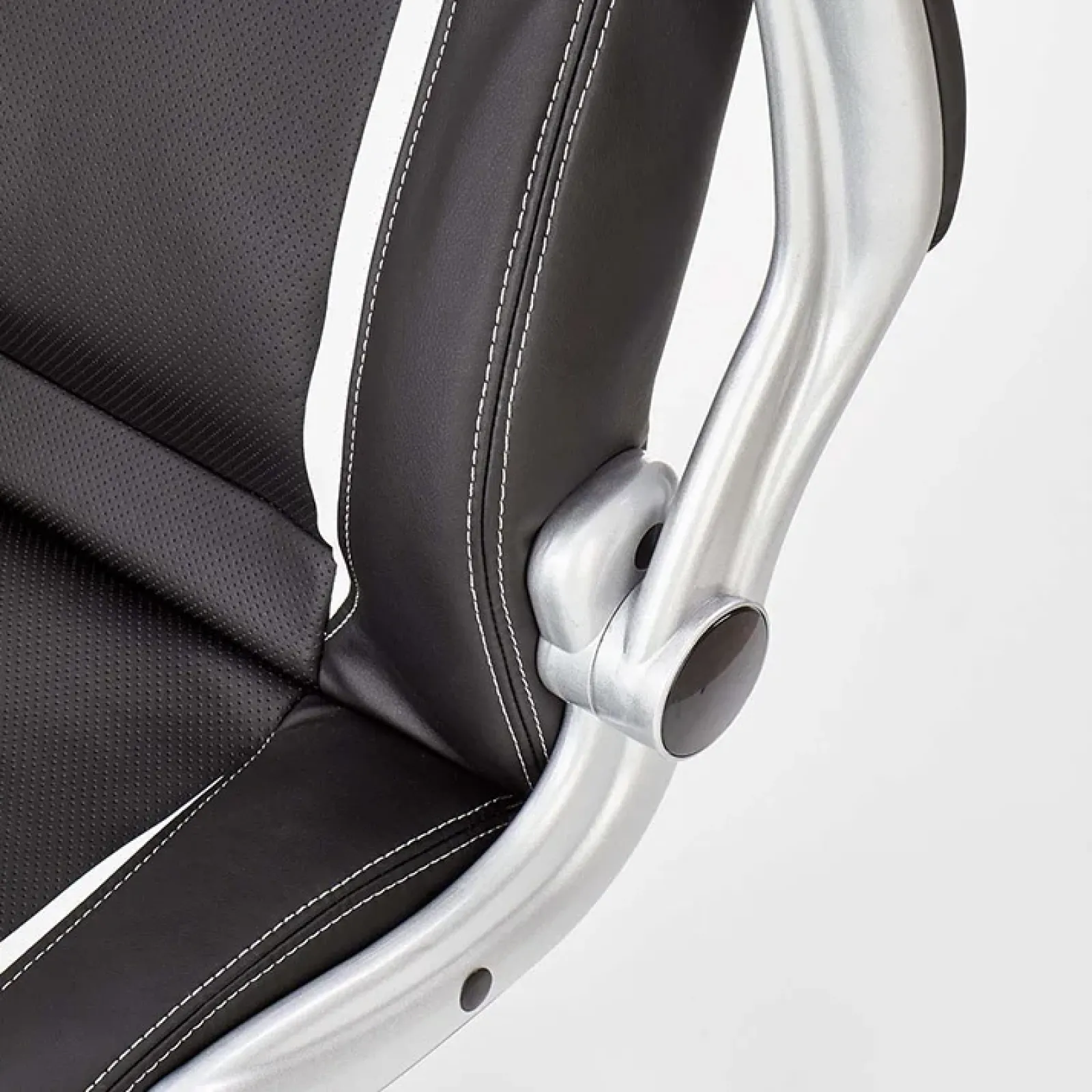 Garnero Arredamenti Sedie Da Ufficio|Sedie Scrivania Ufficio-Sedia gaming da ufficio con ruote e braccioli nero bianco Mito