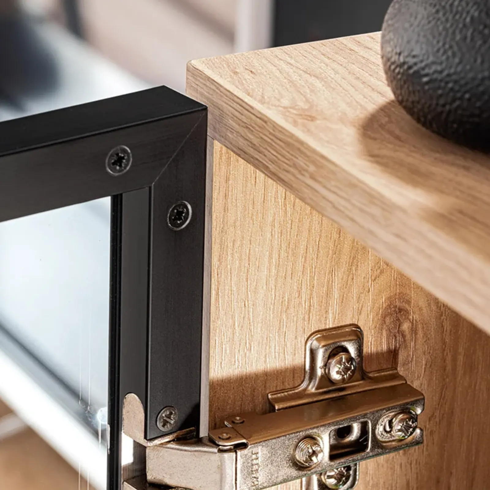 Garnero Arredamenti Vetrinette|Vetrinette-Vetrinetta 70x192h cm 2 ante soggiorno moderna noce con stampa nera Mendes